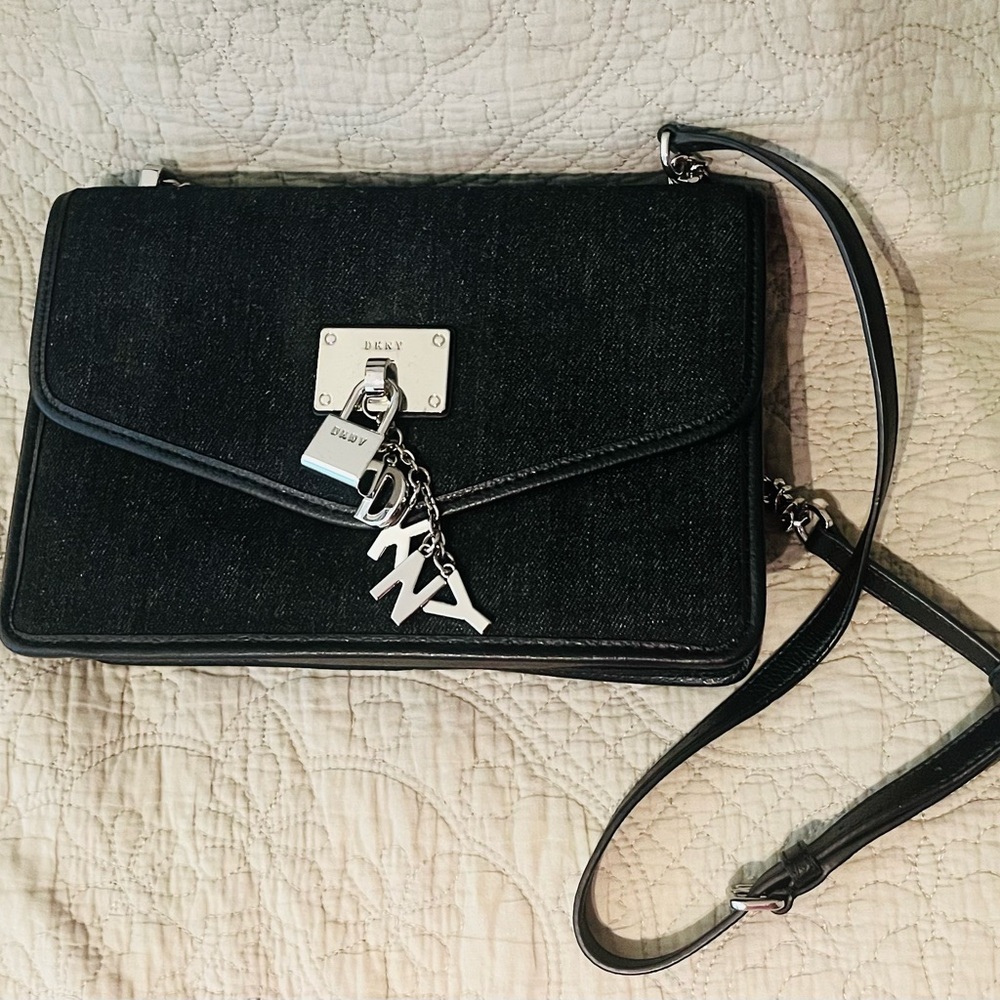 DKNY Elegant Black Crossbody Bag